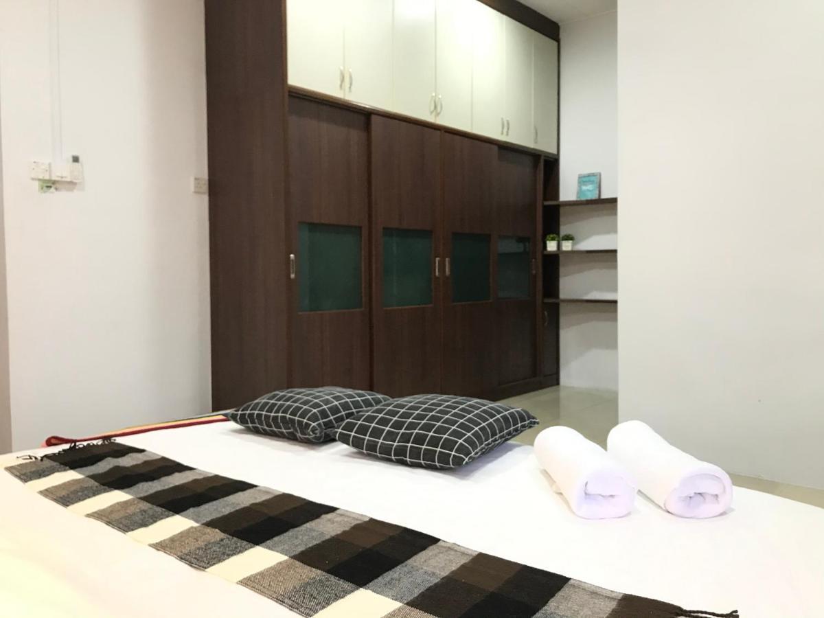 Cozy And Comfortable 4r3b 13pax Indoor Car Parking Sy12 Holiday home
