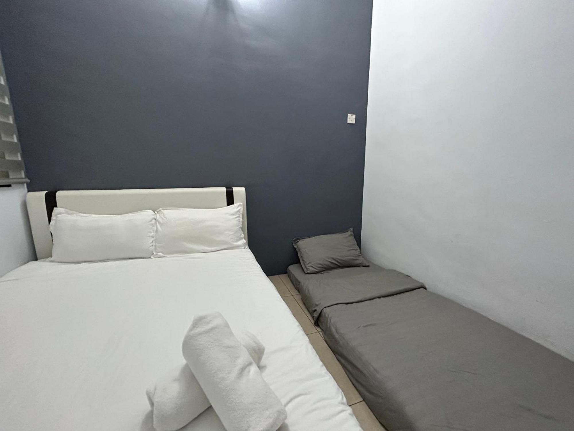 Cozy And Comfortable 4r3b 13pax Indoor Car Parking Sy12 * Ipoh