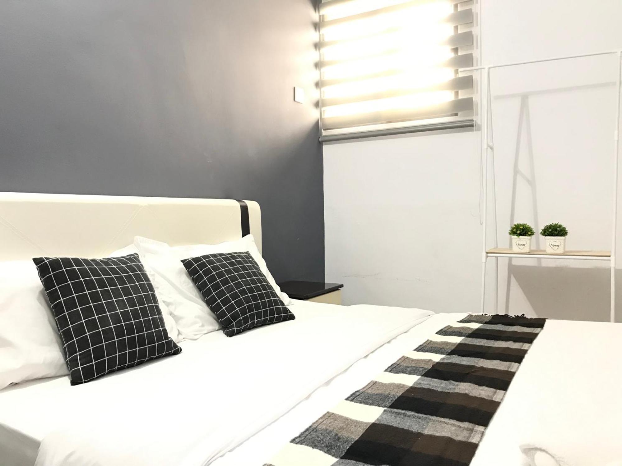 Cozy And Comfortable 4r3b 13pax Indoor Car Parking Sy12 Holiday home *